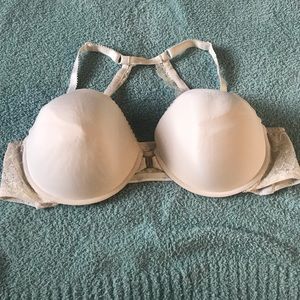 Torrid front clasp bra. (48C)